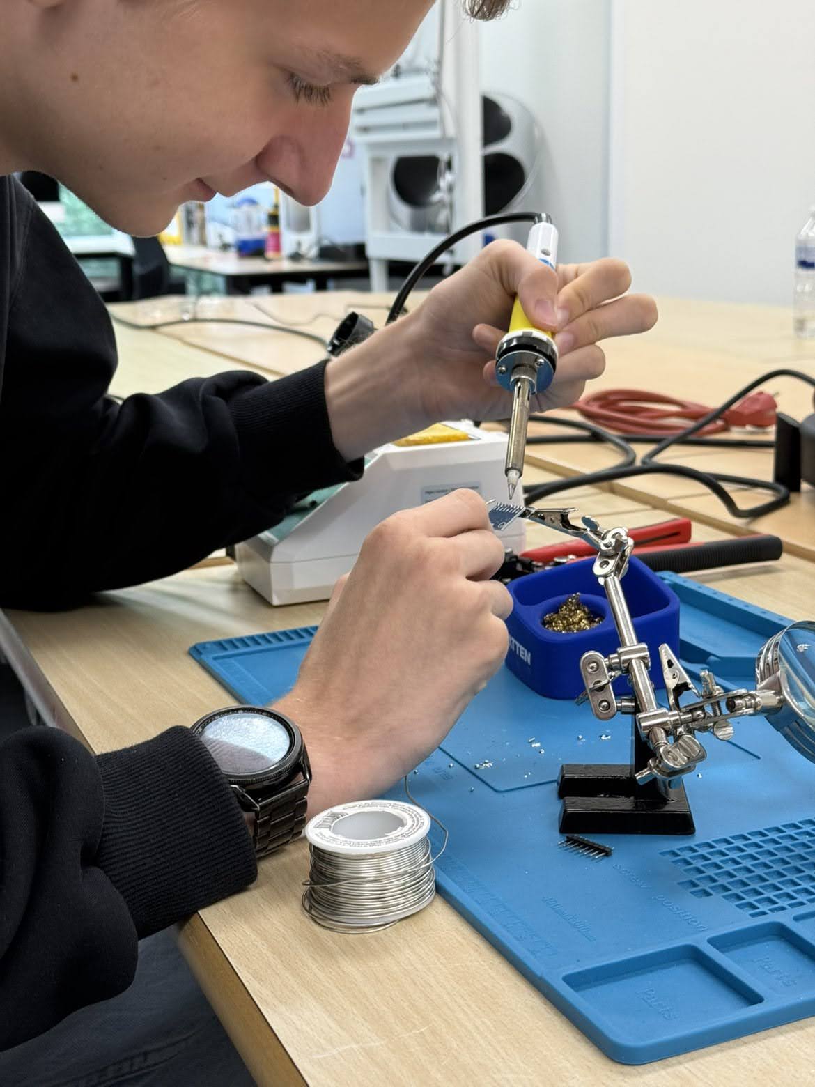 Creatief team aan het werk in een fotostudio