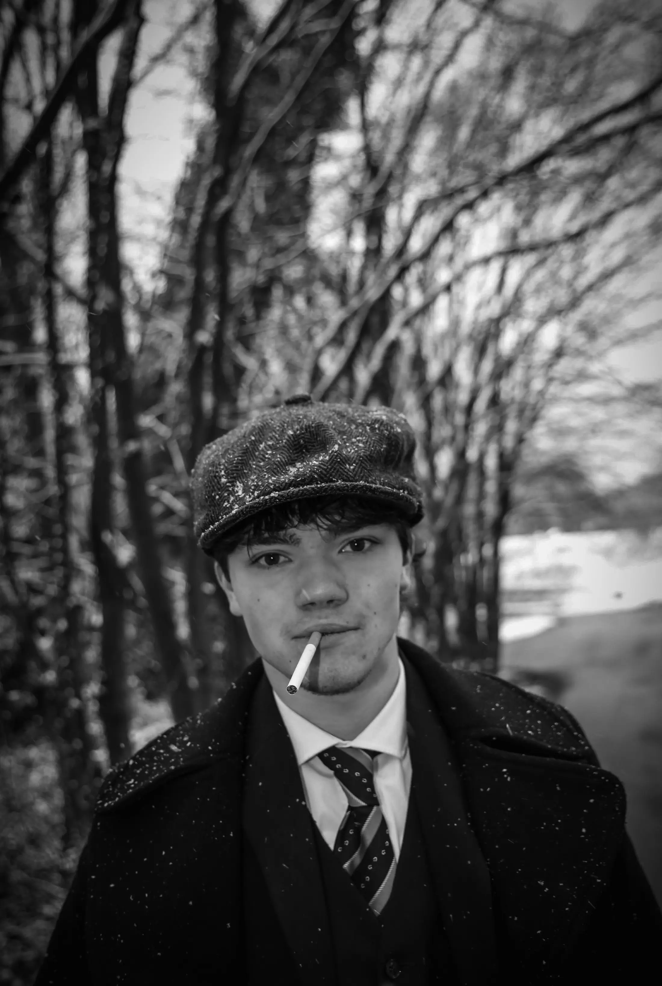 Portret met pet en sigaret